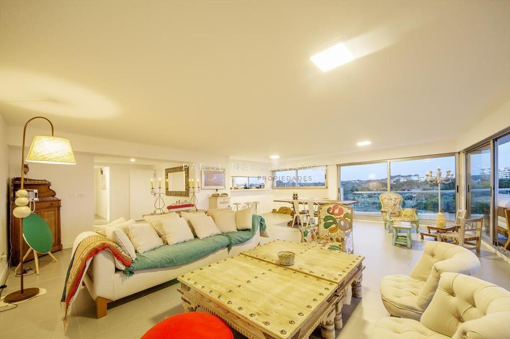 Muy lindo apartamento en venta en Silente, Punta