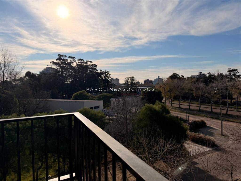 VENDE DEPTO DE 1 DORMITORIO CON PARRILLERO