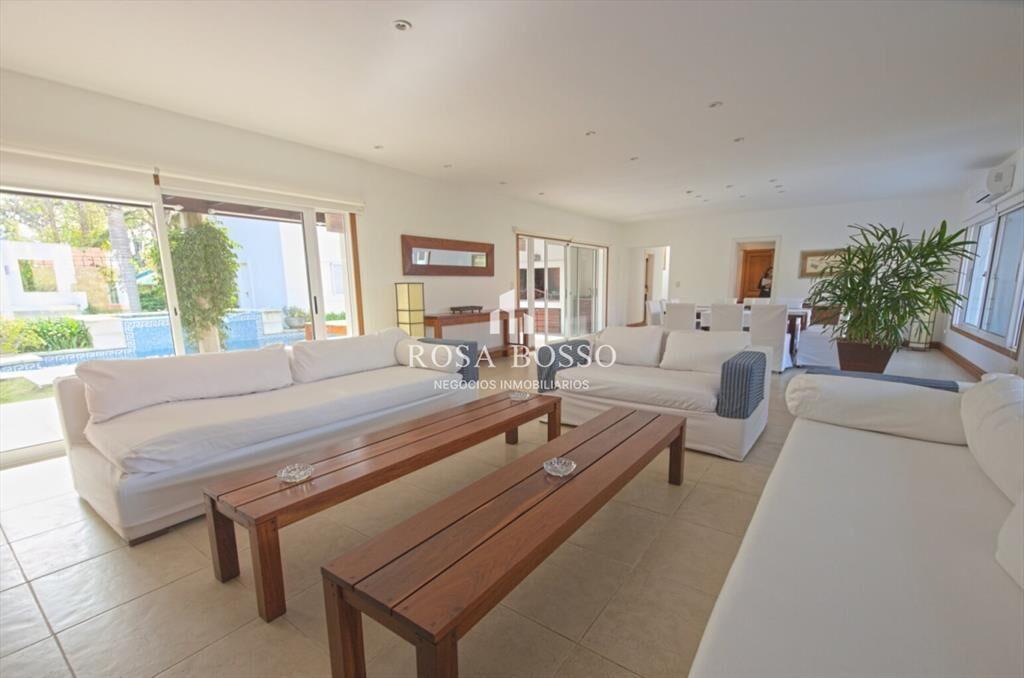 Casa de 5 dormitorios en venta Montoya