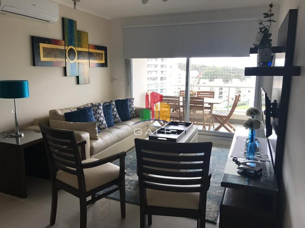 Vende apartamento de 2 dormitorios en Punta del Este, con h