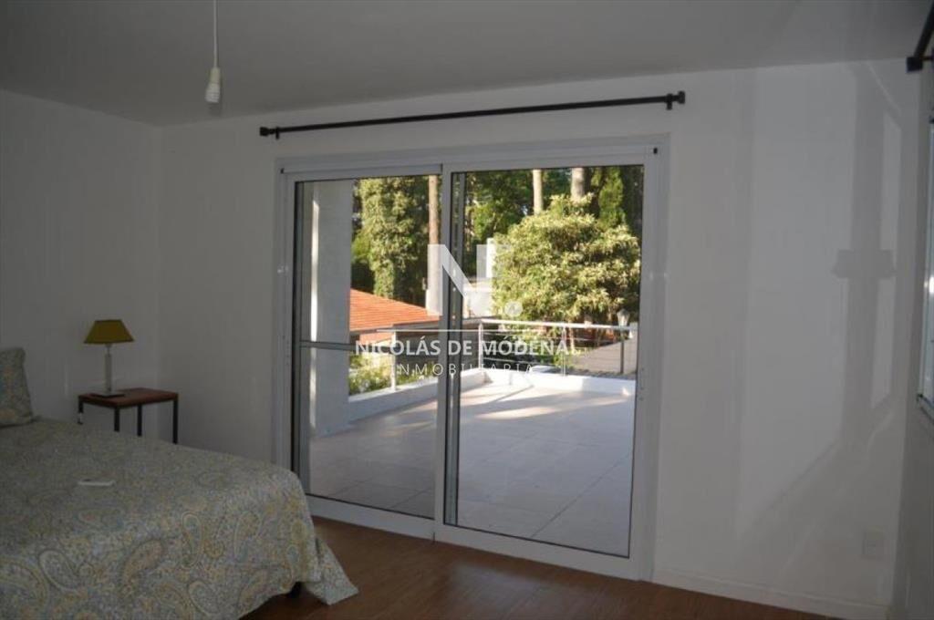 MODERNA CASA A PASOS DE PLAYA MANSA