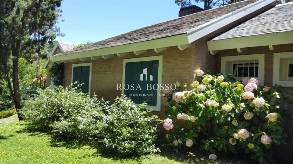 Excelente casa en alquiler en zona residencial!!! Consulte!
