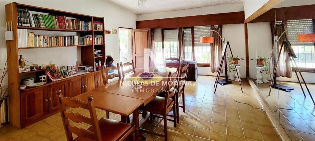 Hermosa casa de 2 niveles, con amplios espacios.