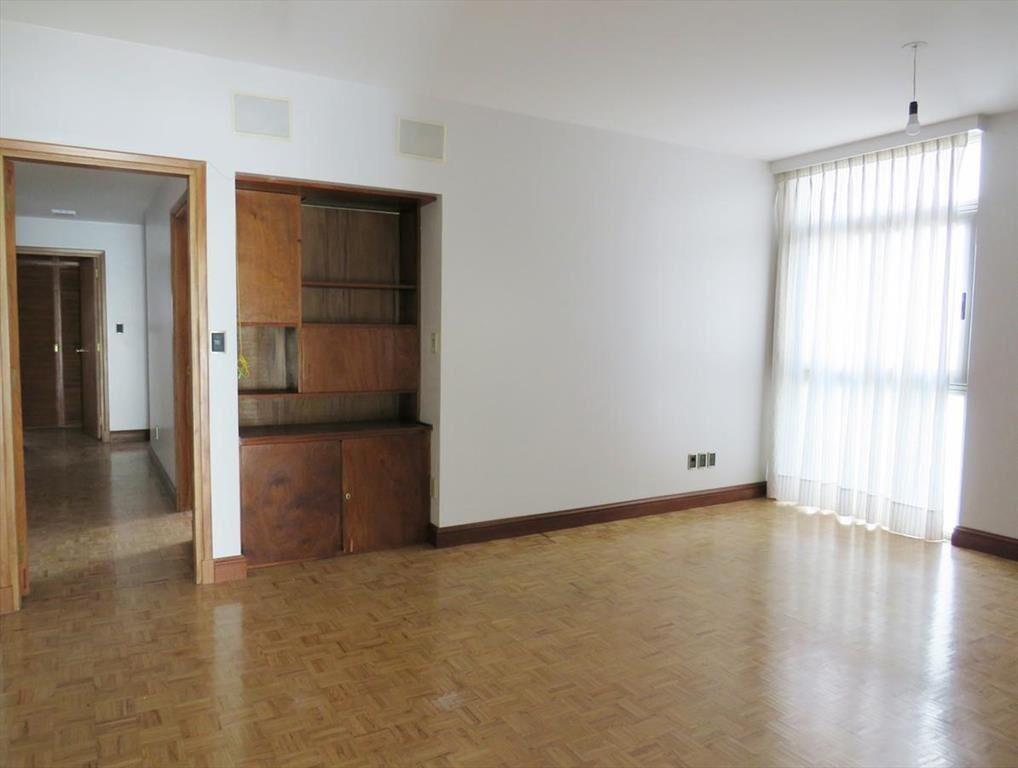 Venta apartamento tres dormitorios y garage Pocitos