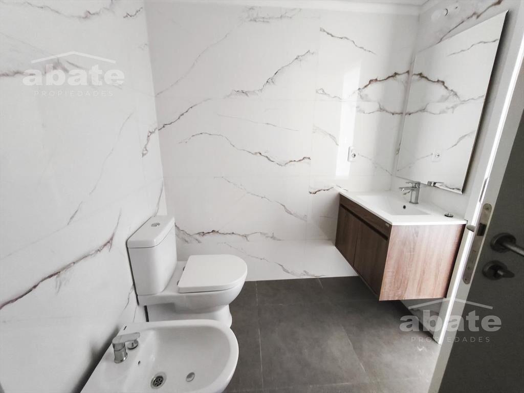 Alquiler de Apartamento con Terraza y Parrillero de uso exc