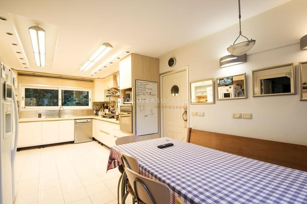 VENTA DE CASA DE 5 DORMITORIOS EN BEVERLY HILLS