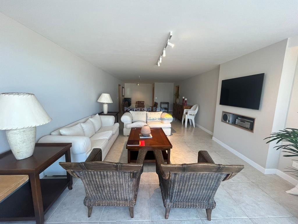 Apartamento en Alquiler de 3 dormitorios en Punta