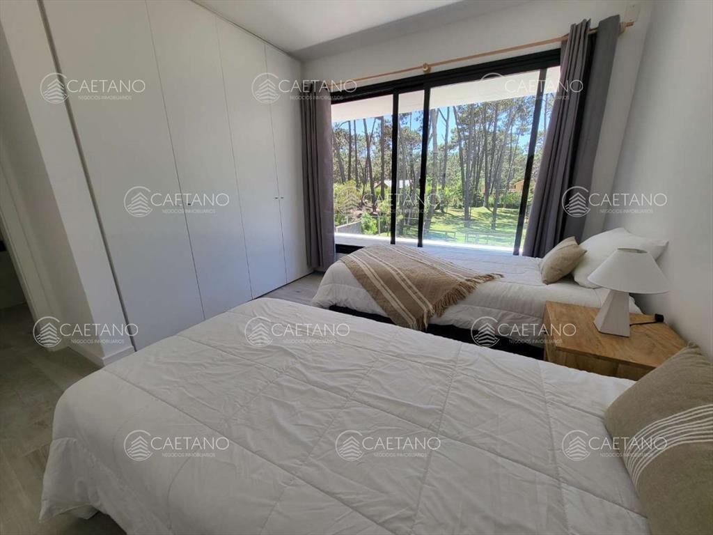 Venta casa 4 dormitorios. Playa Brava, Punta del Este