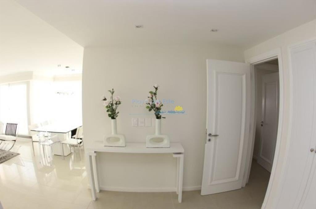 Apartamento en Alquiler de 3 dormitorios en Punta