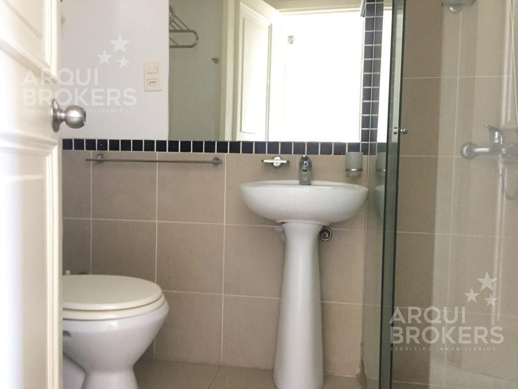 Apartamento de 3 dormitorios y servicio con patio , en Carr