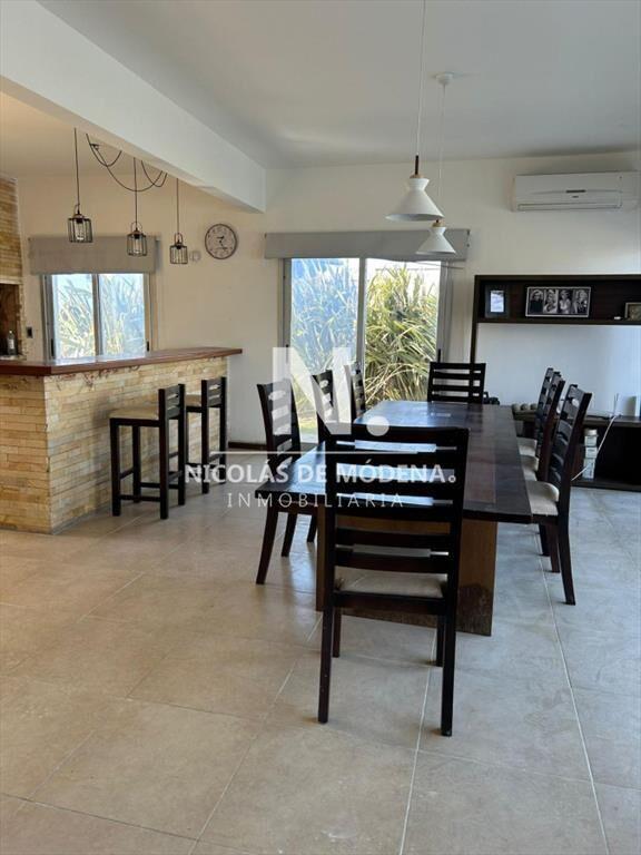 Vende casa tipo cabaña de 3 dormitorios en el