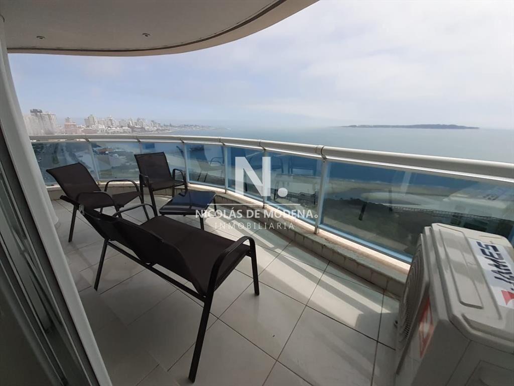 Apartamento en Venta de 3 Dormitorios en Punta ,