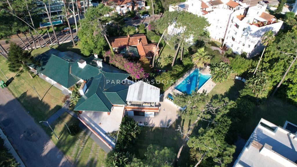 Casa en Venta de 5 Dormitorios en Playa Mansa,