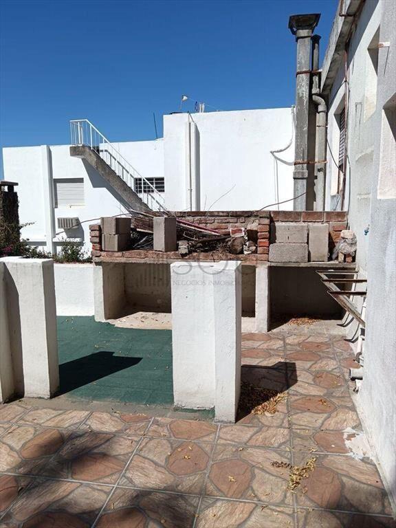 Venta casa 3 dormitorios 2 baños garaje a reciclar en Sayag
