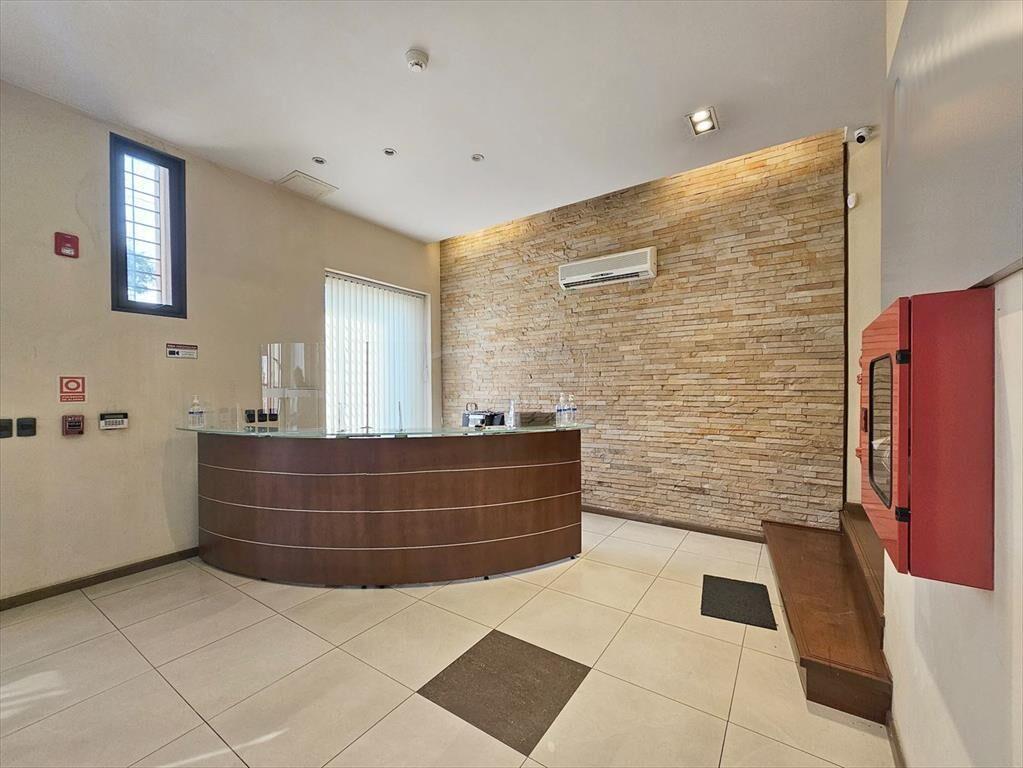 VENTA CON RENTA - EDIFICIO DE OFICINAS - CIUDAD VIEJA -
