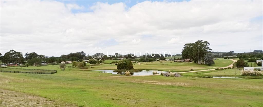 Terreno en El Quijote lote al agua con hermosa