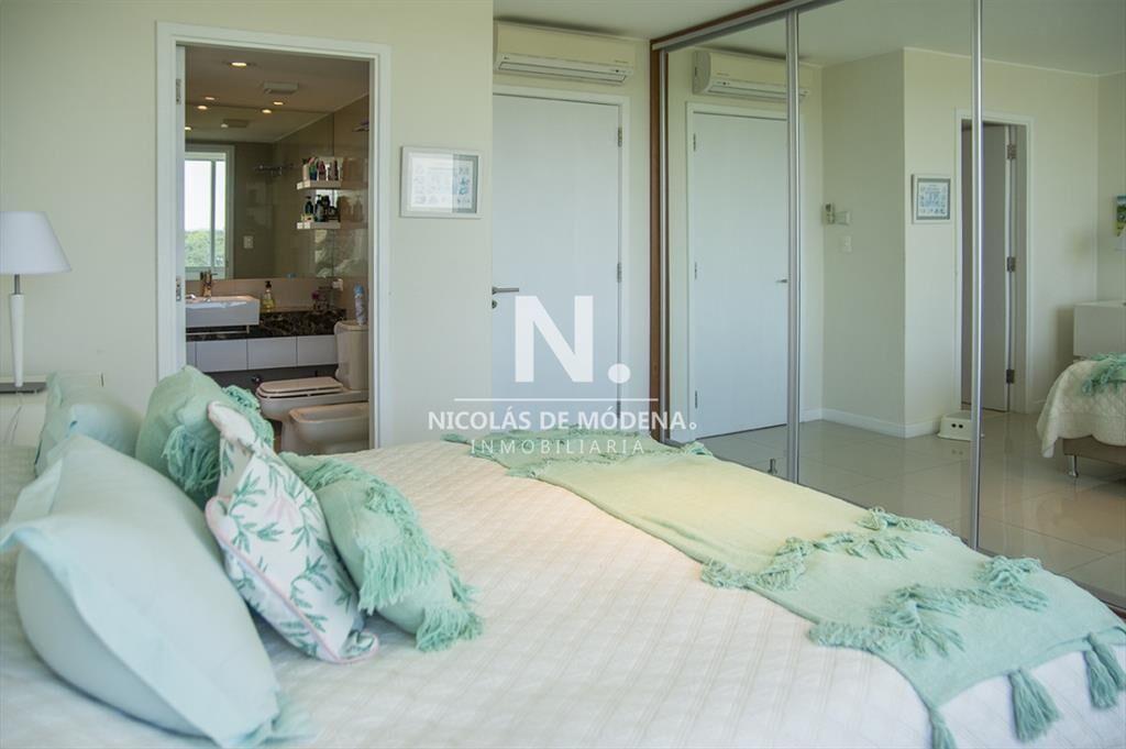 Apartamento de 4 dormitorios en venta en Torre al