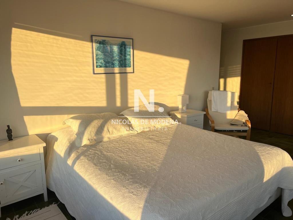 Vende apartamento con vista al mar de 3 en Punta