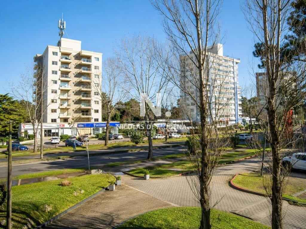 Departamento de 4 dormitorios en venta en Punta