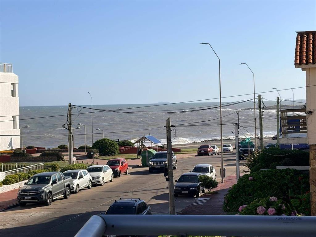 Apto en alquiler 3 dorm c/ cochera en Península vista al mar