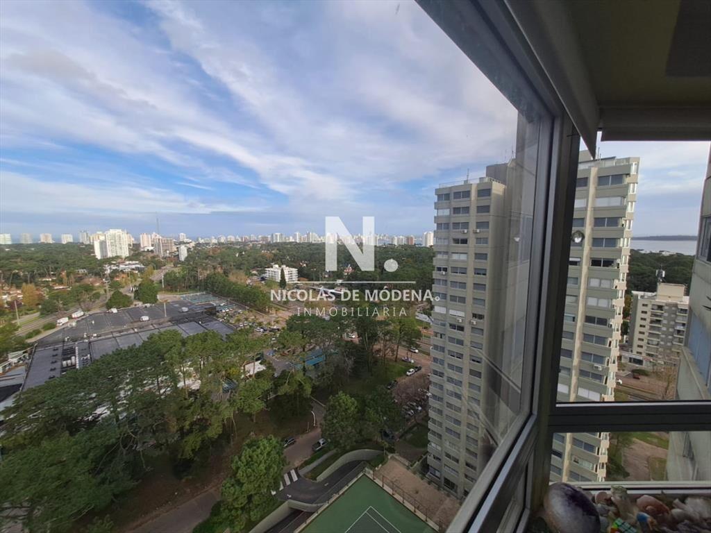 Alquiler Anual en Punta del Este 3 dormitorios y servicio s