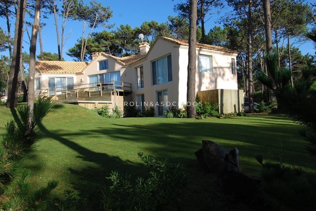Casa en venta de 4 dormitorios en Laguna Blanca