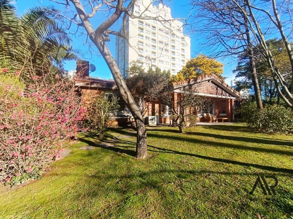 Casa en venta c/ cochera en Roosevelt