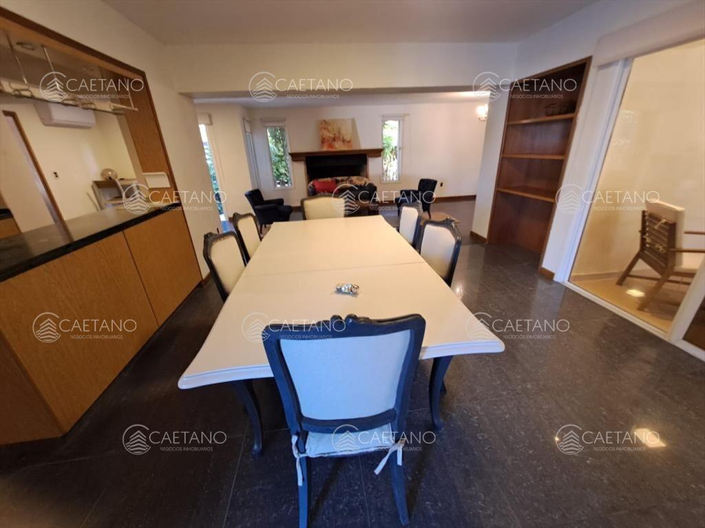 Espaciosa Casa en Barrio Privado de 6 dorm y en