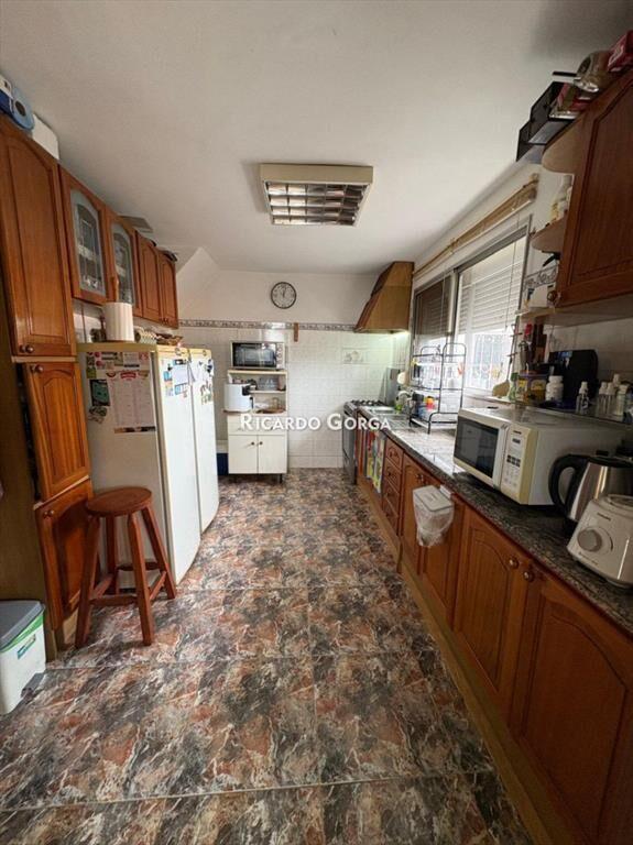 Casa de dos plantas en Venta de 5 Dormitorios, Fondo Bbc...