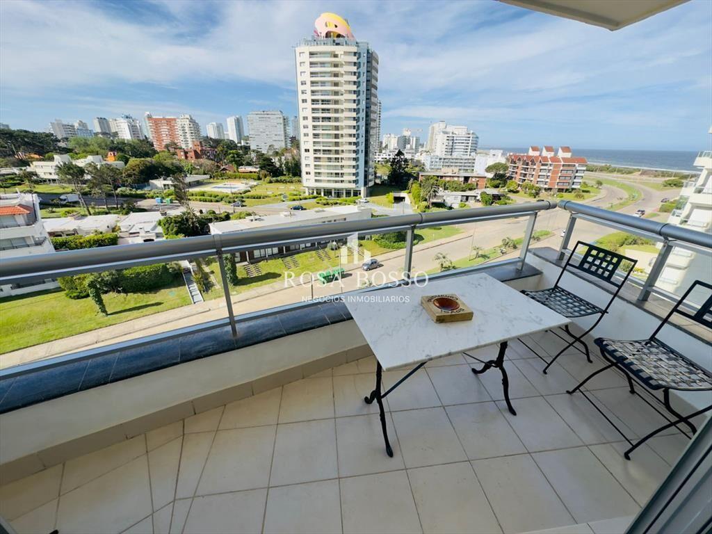 Venta y alquiler de apartamento de dos dormitorios en Punta
