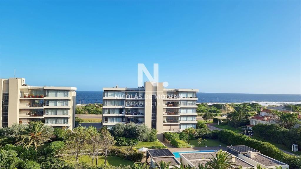 Apartamento piso bajo Surfside, 3 suites + den