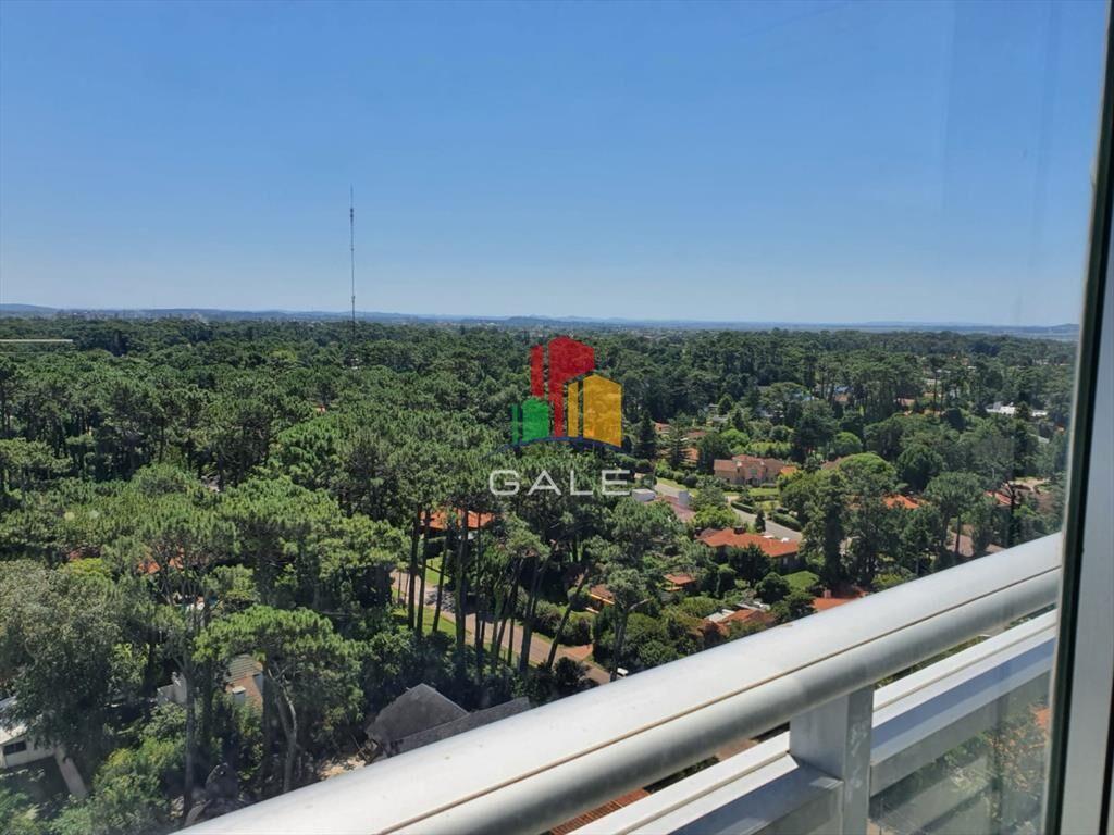 Hermoso apartamento con garaje y bajos gastos