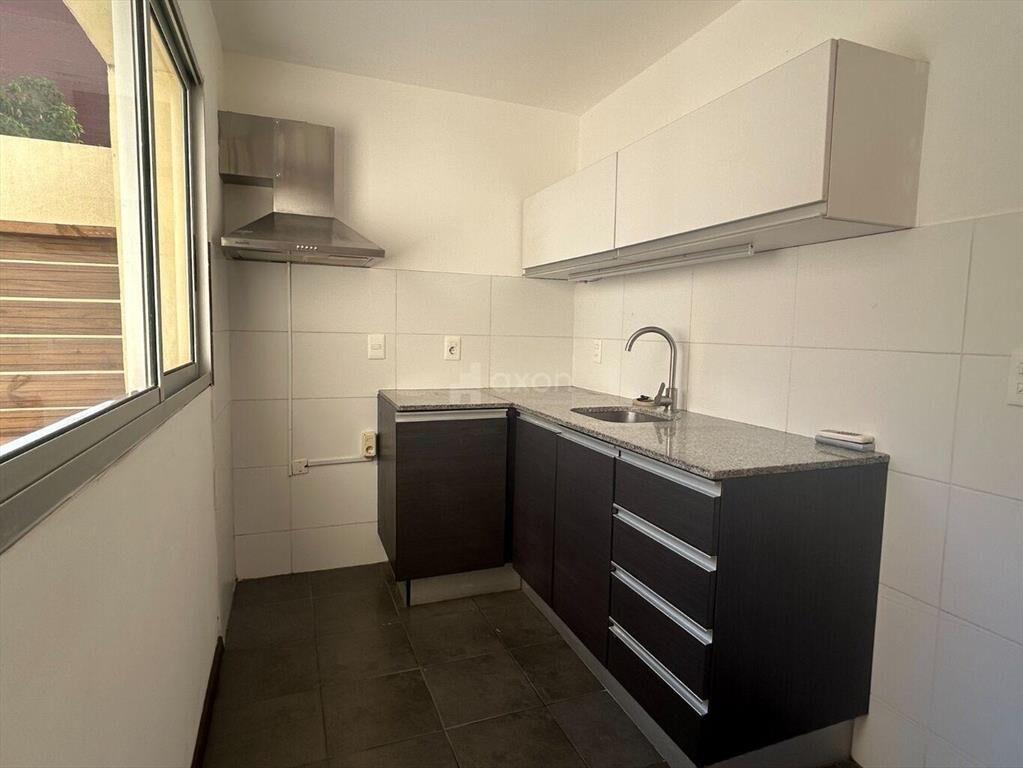 ALQUILER APARTAMENTO 1 DORMITORIO POCITOS CON PATIO Y GARAJ