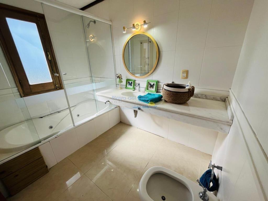 Casa de 5 dormitorios en alquiler en Lugano, del