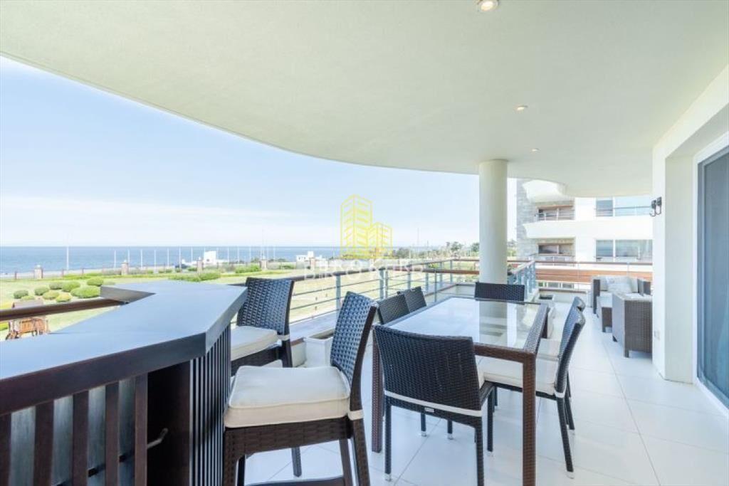 Venta Apartamento 4 dormitorios Playa Mansa Punta