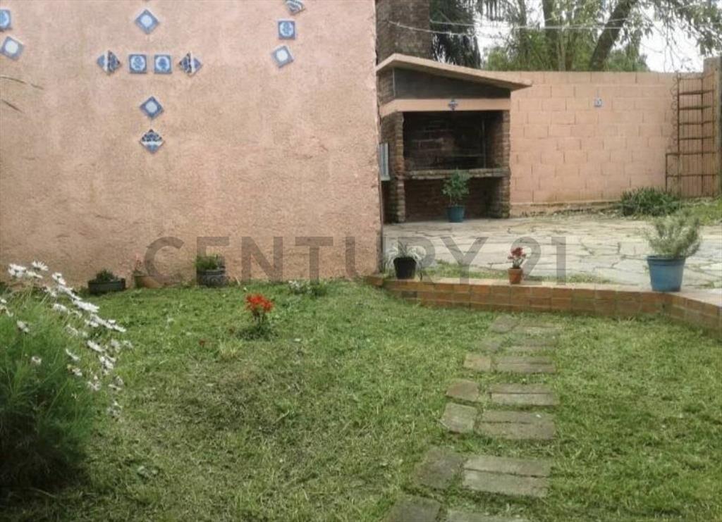 Casa en Centro de Pando con garage Apta para Banco