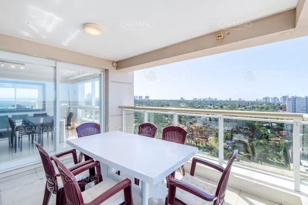 Venta apartamento 3 dormitorios en playa mansa
