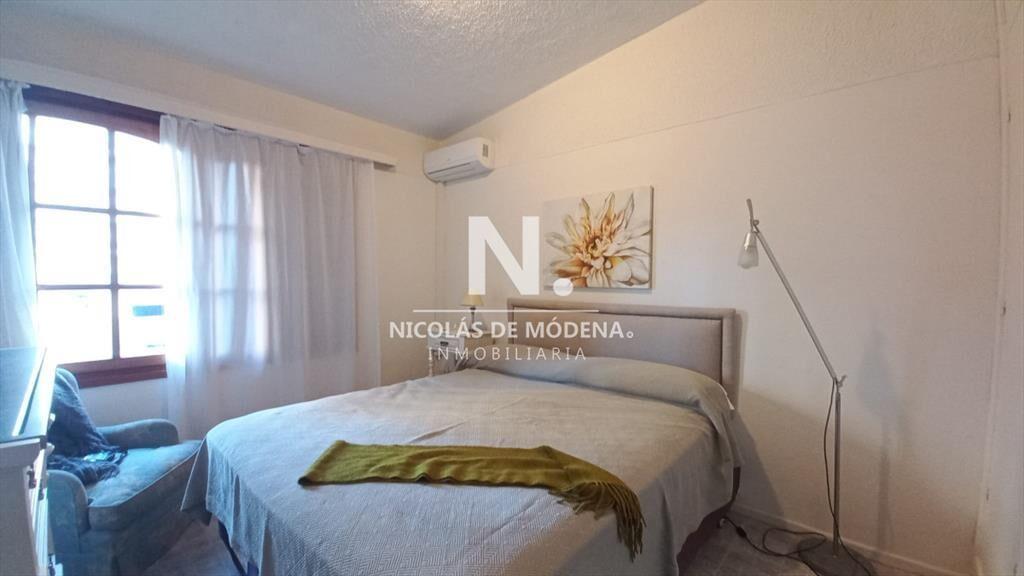 Vende casa de 3 dormitorios (incluye depp), en 4