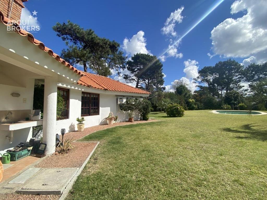 Casa de tres dormitorios en venta en Rincón del Indio