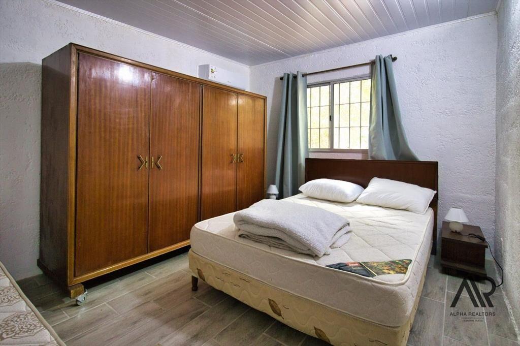 Casa en alquiler c/ cochera en Santa Ana