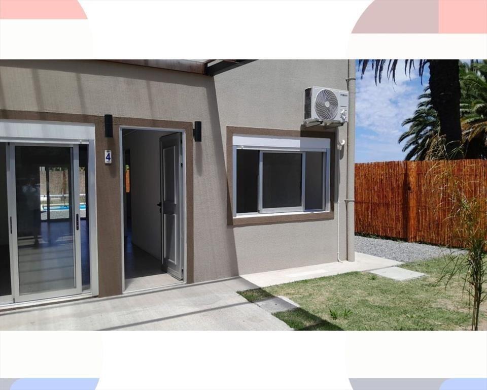Casa 3 ambientes en VENTA en Colonia con piscina