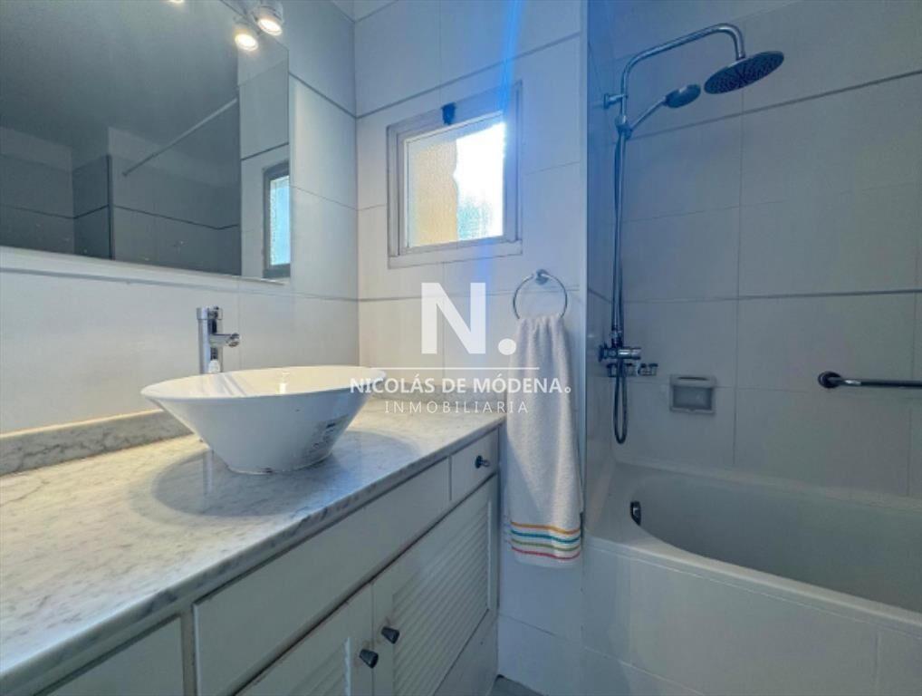 En venta impecable apartamento de 3 dormitorios y