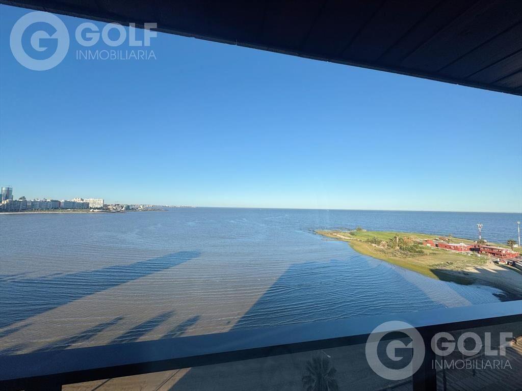 Venta de apartamento DUPLEX sobre Rambla Gandhi con vista a