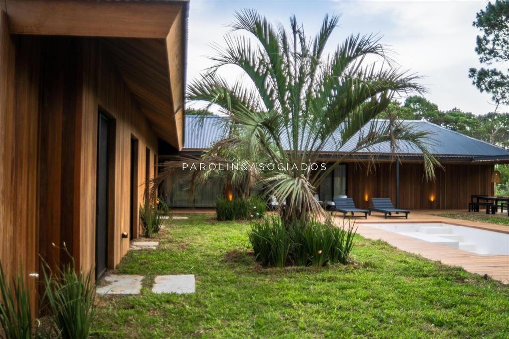 Hermosa casa en venta con 4 dormitorios en Pinar
