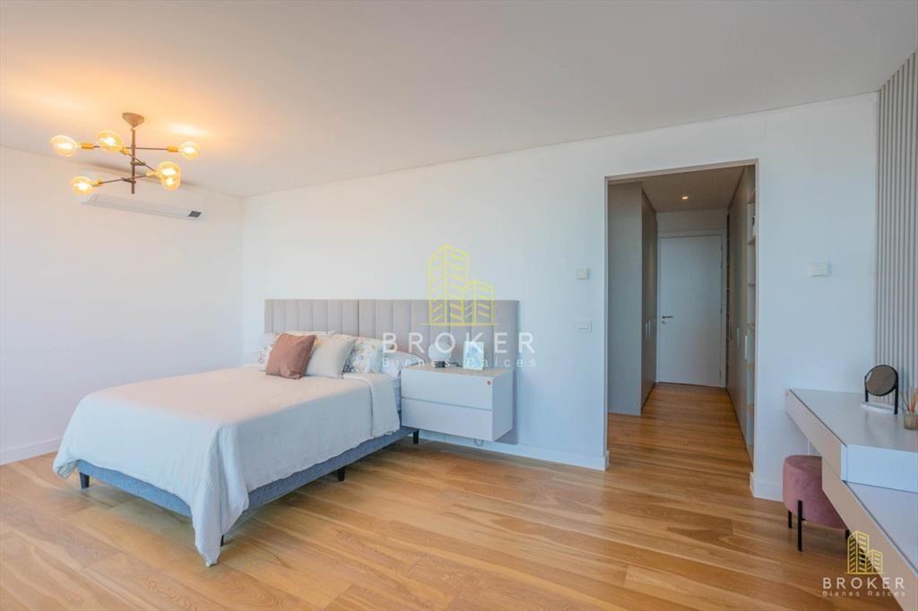 Apartamento en Rambla de Carrasco 4 dormitorios 5