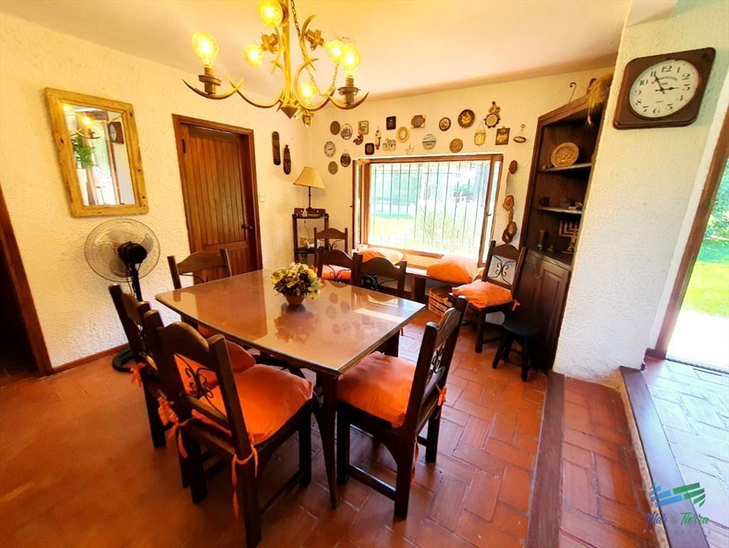 CASA CON GRAN PATIO, PISICNA, TRES DORMITORIOS