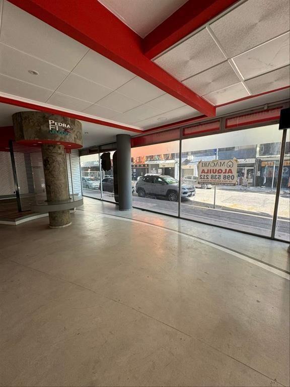 LOCAL COMERCIAL ESQUINA MACARI ALQUILA