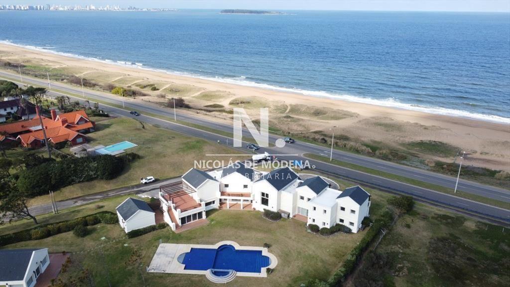 Espectacular Mansion frente al mar, Playa Mansa.