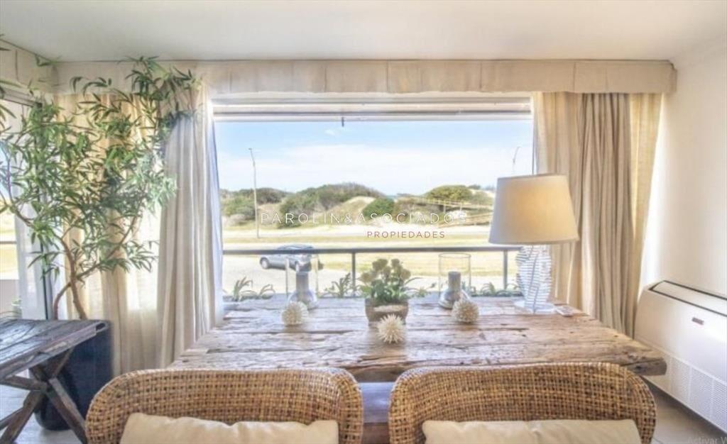 Apartamento de 4 dormitorios en Esturión Punta