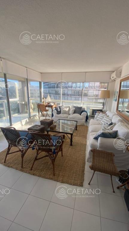 Apartamento en Peninsula, alquiler 2 dormitorios con vista